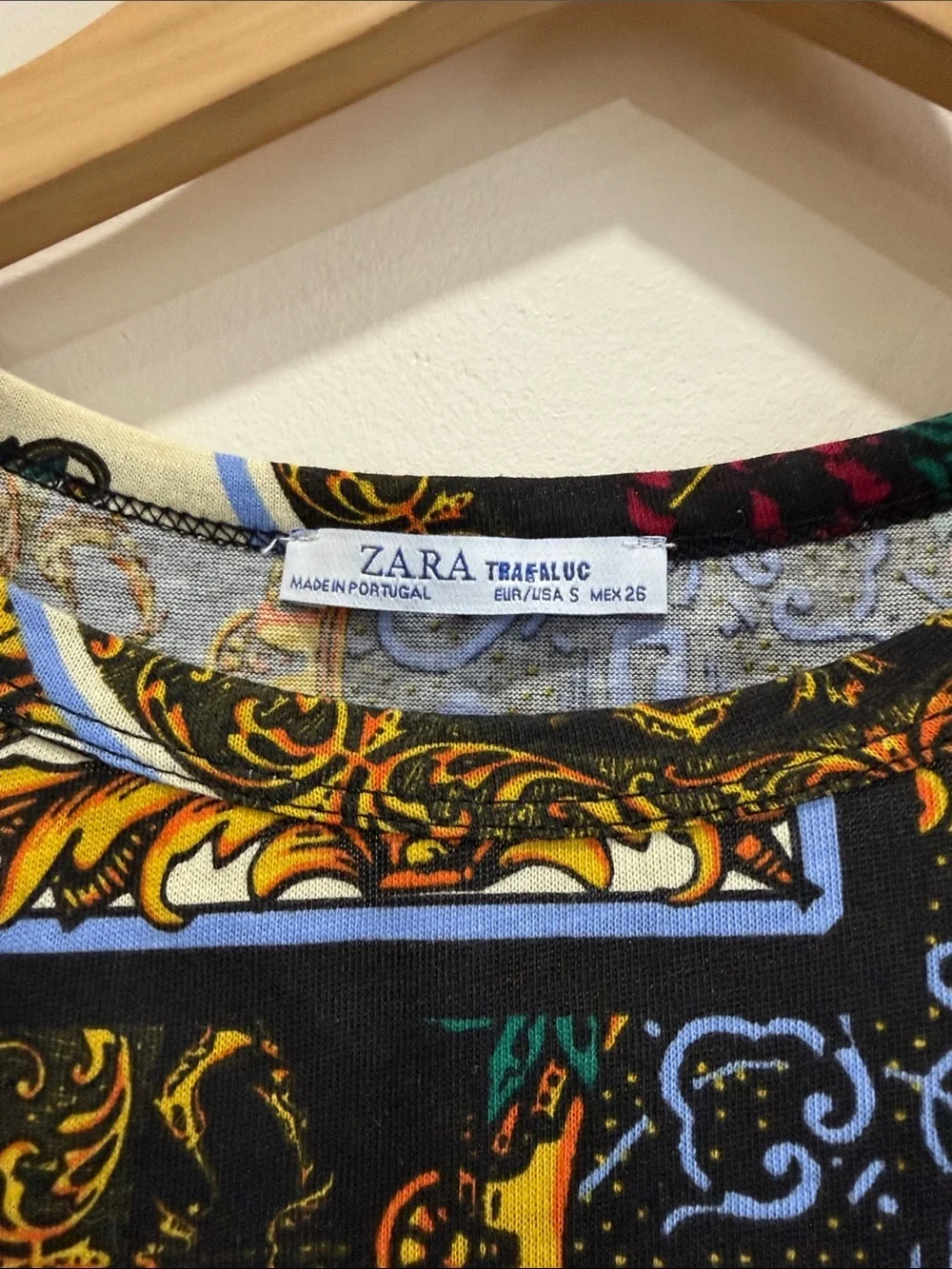NWOT Zara Trafaluc Baroque Print Short Sleeve Tee in Black and Gold - Picture 6 of 10